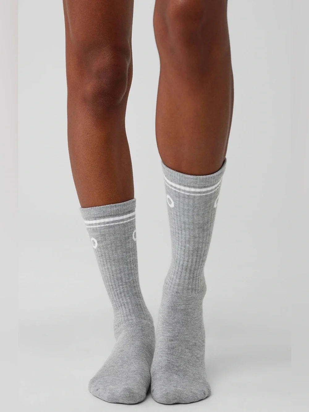 Alo Yoga Unisex Throwback Sock Athletic Heather Grey/White🧦 + Scrunchies Set